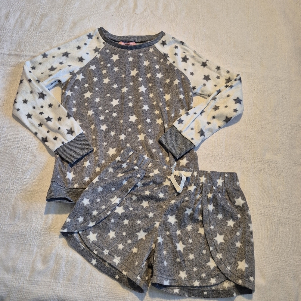 BCBG Girls size M or 10/12 fleece pajama set, shorts with long sleeve top, EUC